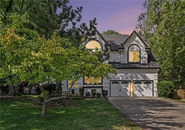 Photo 2 of Single family home for sale at 8225 Nw Weatherby Dr, Kansas City, MO 64152 | MLS# 2640593 | Listing updated on 2026-09-26