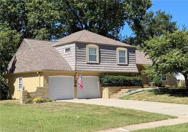 Single family home for sale at 9220 Dearborn St, Overland Park, KS 66207 | MLS# 2640596