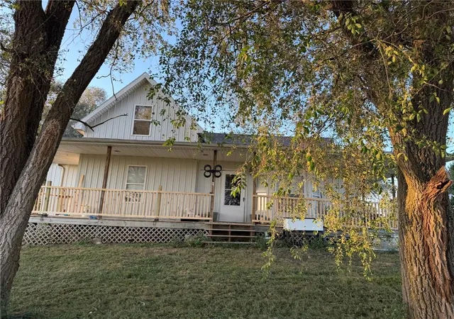 Photo 2 of Sale Pending at 5345 Nw Jewell Dr, Kidder, MO 64649 | MLS# 2640610 | Listing updated on 2026-10-06