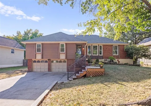 Photo 1 of Single family home for sale at 300 Johnston Dr, Raymore, MO 64083 | MLS# 2640612 | Listing updated on 2026-09-22
