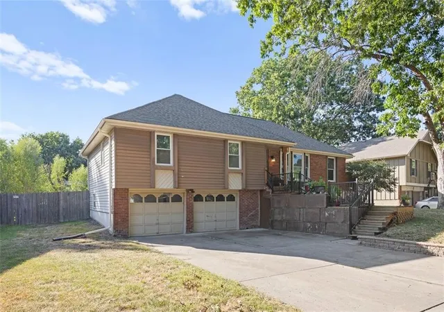 Photo 3 of Single family home for sale at 300 Johnston Dr, Raymore, MO 64083 | MLS# 2640612 | Listing updated on 2026-09-19