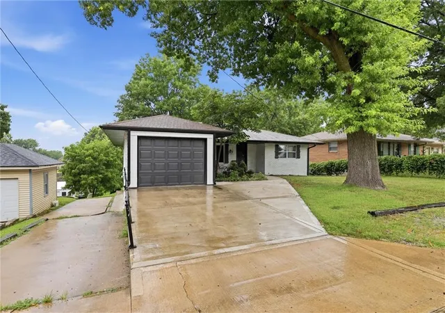 Photo 1 of Single family home for sale at 2806 N River Blvd, Independence, MO 64050 | MLS# 2640630 | Listing updated on 2026-09-19