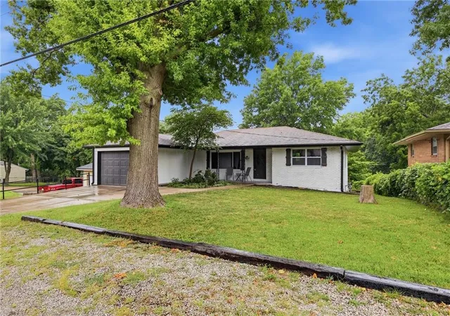Photo 2 of Single family home for sale at 2806 N River Blvd, Independence, MO 64050 | MLS# 2640630 | Listing updated on 2026-09-19