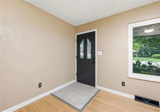 Photo 3 of Single family home for sale at 2806 N River Blvd, Independence, MO 64050 | MLS# 2640630 | Listing updated on 2026-09-19