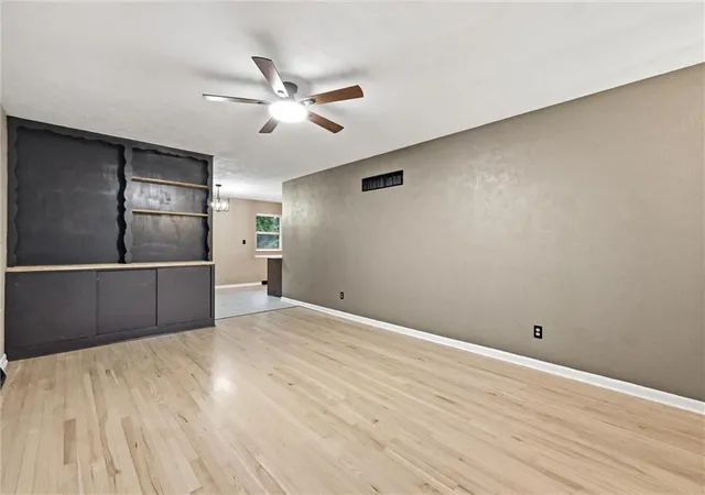 Photo 4 of Single family home for sale at 2806 N River Blvd, Independence, MO 64050 | MLS# 2640630 | Listing updated on 2026-09-19