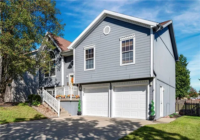 Single family home for sale at 11037 N Lewis Ave, Kansas City, MO 64157 | MLS# 2640633