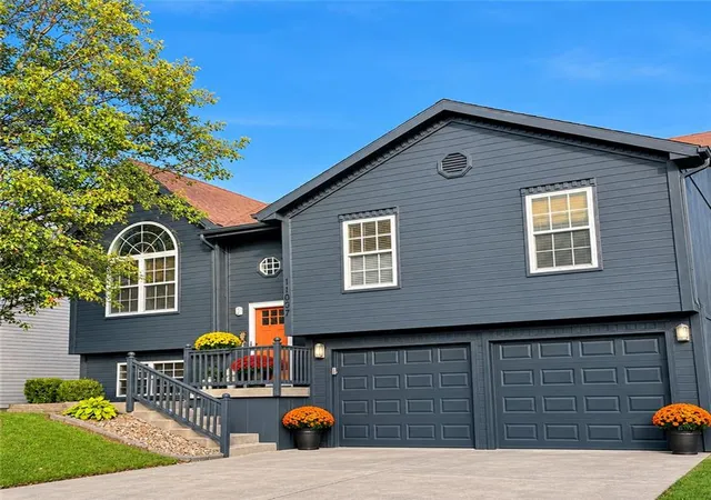 Single family home for sale at 11037 N Lewis Ave, Kansas City, MO 64157 | MLS# 2640633