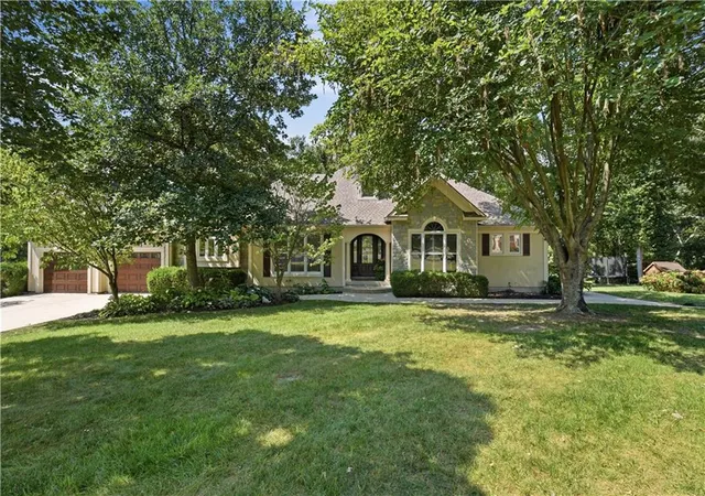 Photo 3 of Sale Pending at 10166 W 263rd Street, Louisburg, KS 66053 | MLS# 2640644 | Listing updated on 2026-09-13