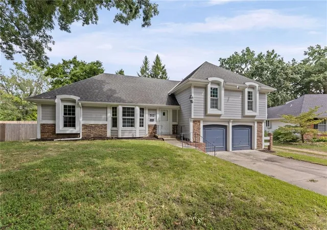 Single family home for sale at 512 E 117th Terrace, Kansas City, MO 64131 | MLS# 2640651