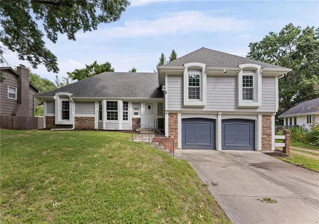 Photo 2 of Single family home for sale at 512 E 117th Terrace, Kansas City, MO 64131 | MLS# 2640651 | Listing updated on 2026-09-27