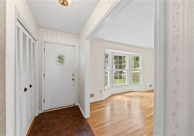 Photo 3 of Single family home for sale at 512 E 117th Terrace, Kansas City, MO 64131 | MLS# 2640651 | Listing updated on 2026-09-19