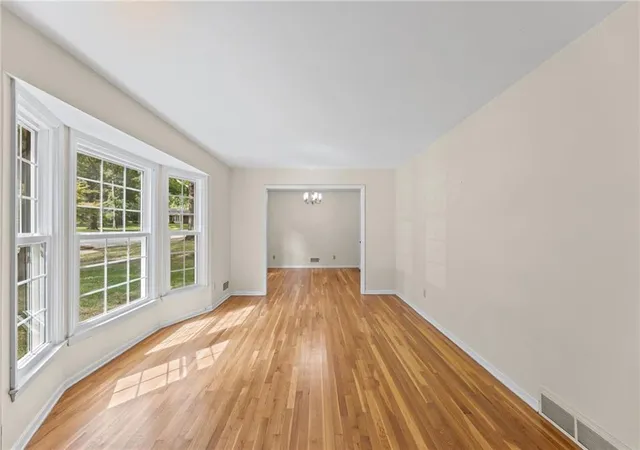 Photo 3 of Single family home for sale at 512 E 117th Terrace, Kansas City, MO 64131 | MLS# 2640651 | Listing updated on 2026-09-19