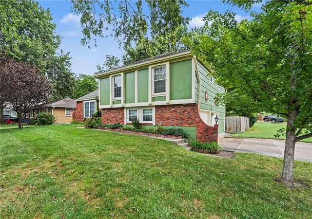 Photo 3 of Single family home for sale at 1613 Todd St, Platte City, MO 64079 | MLS# 2640652 | Listing updated on 2026-09-23
