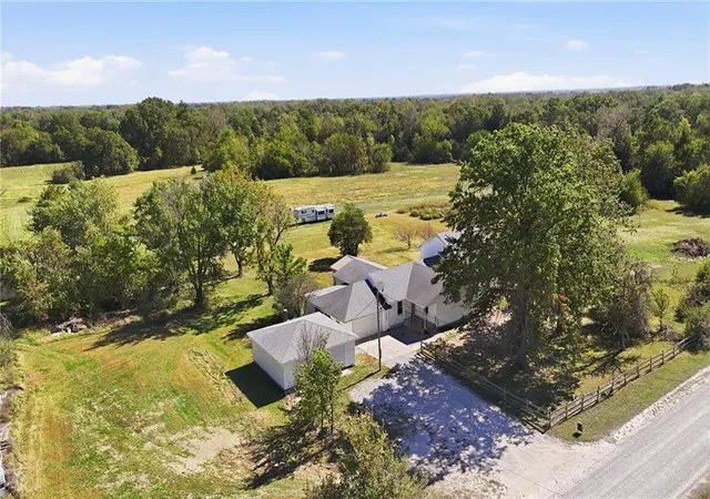 Photo 1 of Single family home for sale at 346 Nw 131st Road, Clinton, MO 64735 | MLS# 2640656 | Listing updated on 2026-10-15