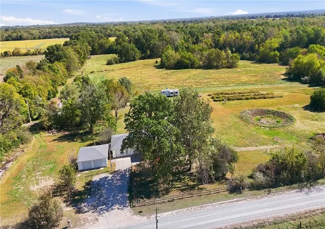 Photo 2 of Single family home for sale at 346 Nw 131st Road, Clinton, MO 64735 | MLS# 2640656 | Listing updated on 2026-10-15
