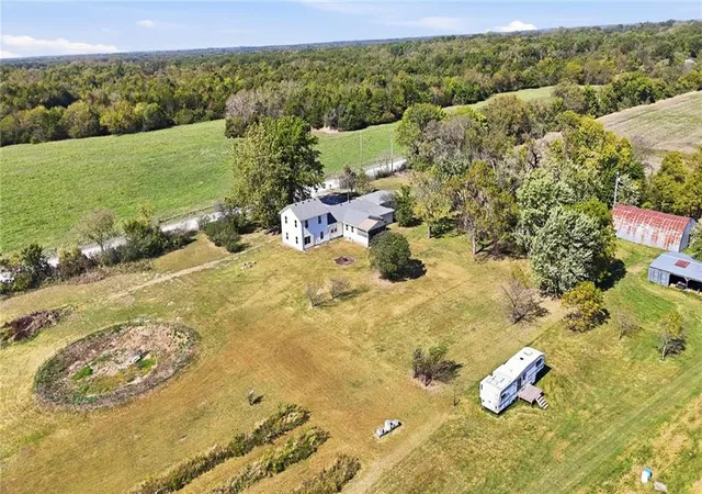 Photo 3 of Single family home for sale at 346 NW 131st Road, Clinton, MO 64735 | MLS# 2640656 | Listing updated on 2026-10-15