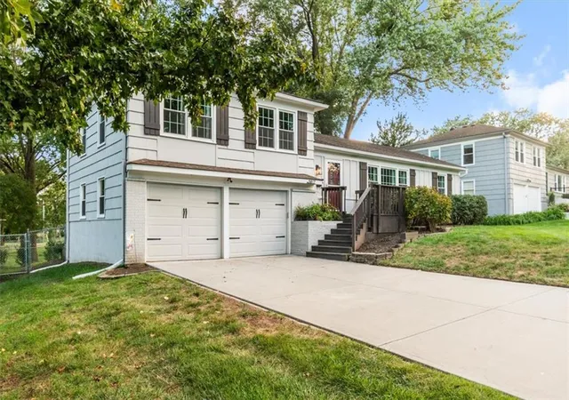 Photo 3 of Single family home for sale at 5817 W 101st Place, Overland Park, KS 66207 | MLS# 2640661 | Listing updated on 2026-09-29
