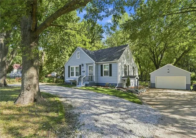 Photo 2 of Single family home for sale at 6315 E Red Brg Rd, Kansas City, MO 64134 | MLS# 2640662 | Listing updated on 2026-09-19