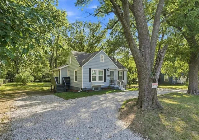 Photo 3 of Single family home for sale at 6315 E Red Brg Rd, Kansas City, MO 64134 | MLS# 2640662 | Listing updated on 2026-09-19