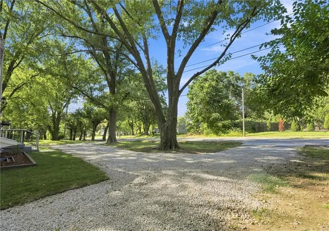 Photo 3 of Single family home for sale at 6315 E Red Brg Rd, Kansas City, MO 64134 | MLS# 2640662 | Listing updated on 2026-09-19