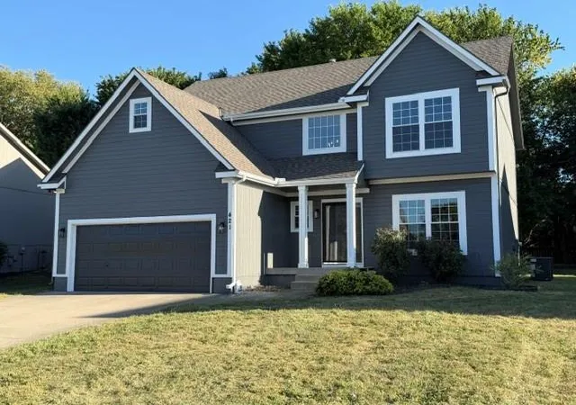 Photo 1 of Single family home for sale at 421 Stacey Dr, Lee's Summit, MO 64082 | MLS# 2640671 | Listing updated on 2026-09-05