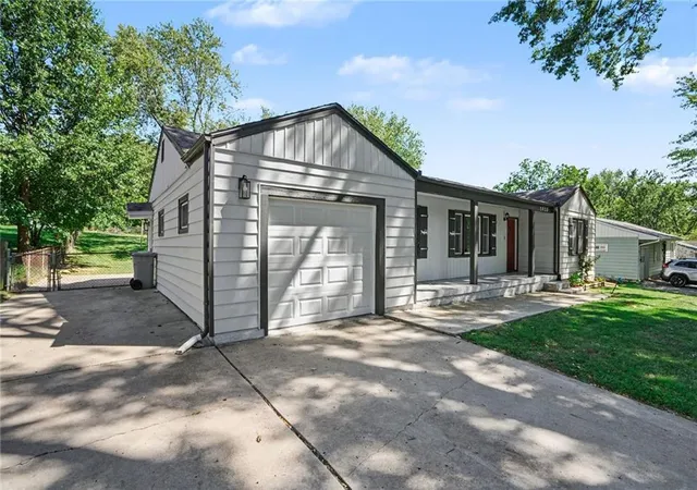 Photo 3 of Single family home for sale at 2825 N 76th Street, Kansas City, KS 66109 | MLS# 2640675 | Listing updated on 2026-09-21