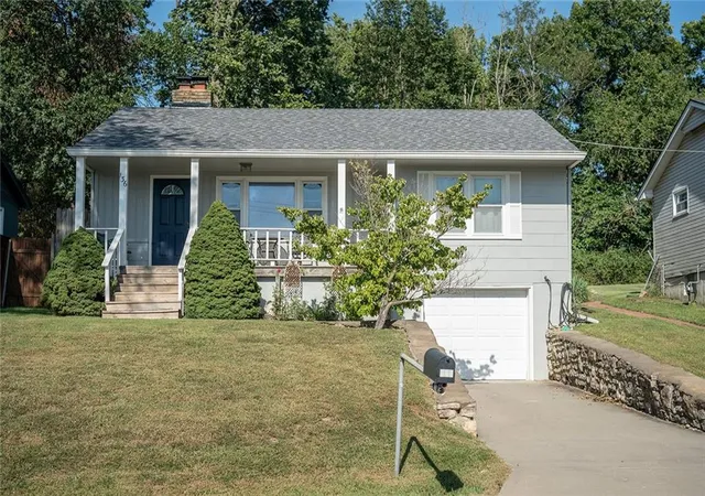 Photo 2 of Single family home for sale at 136 Nw N Shore Dr, Kansas City, MO 64151 | MLS# 2640681 | Listing updated on 2026-09-19