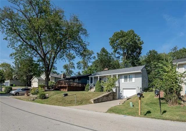 Photo 3 of Single family home for sale at 136 Nw N Shore Dr, Kansas City, MO 64151 | MLS# 2640681 | Listing updated on 2026-09-19