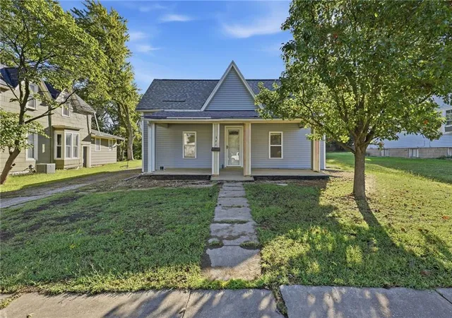 Single family home for sale at 406 S 3rd Street, Odessa, MO 64076 | MLS# 2640684