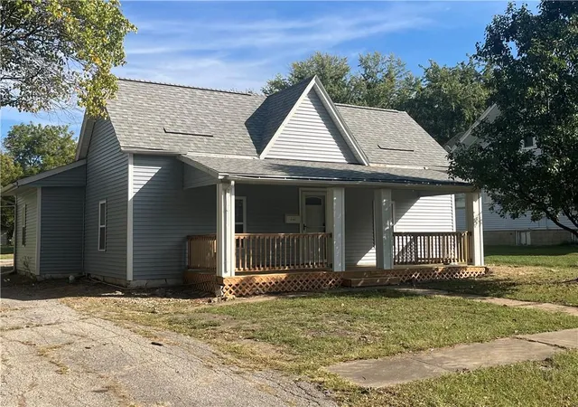Photo 1 of Single family home for sale at 406 S 3rd Street, Odessa, MO 64076 | MLS# 2640684 | Listing updated on 2026-10-17