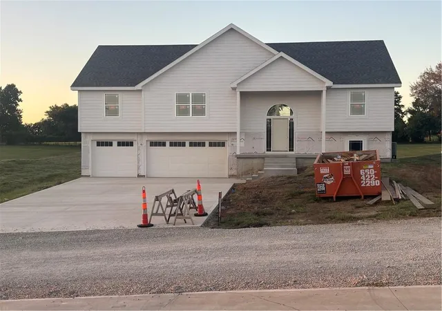Photo 2 of Single family home for sale at 41 Sw 150 Road, Warrensburg, MO 64093 | MLS# 2640687 | Listing updated on 2026-09-09