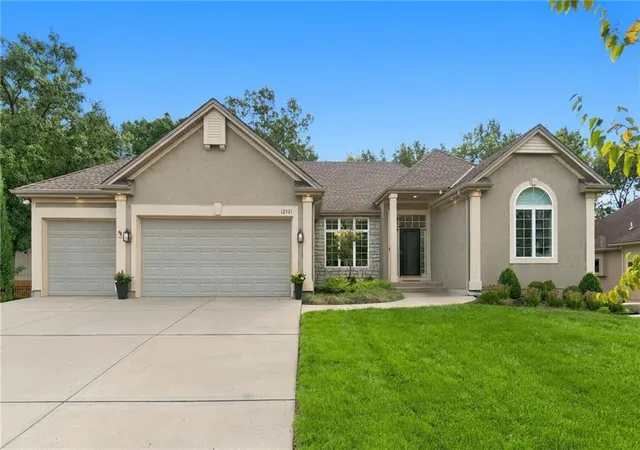 Photo 2 of Sale Pending at 12521 Grand Ave, Kansas City, MO 64145 | MLS# 2640692 | Listing updated on 2026-09-26
