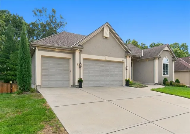 Photo 3 of Sale Pending at 12521 Grand Ave, Kansas City, MO 64145 | MLS# 2640692 | Listing updated on 2026-09-26