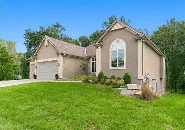 Photo 3 of Sale Pending at 12521 Grand Ave, Kansas City, MO 64145 | MLS# 2640692 | Listing updated on 2026-09-26
