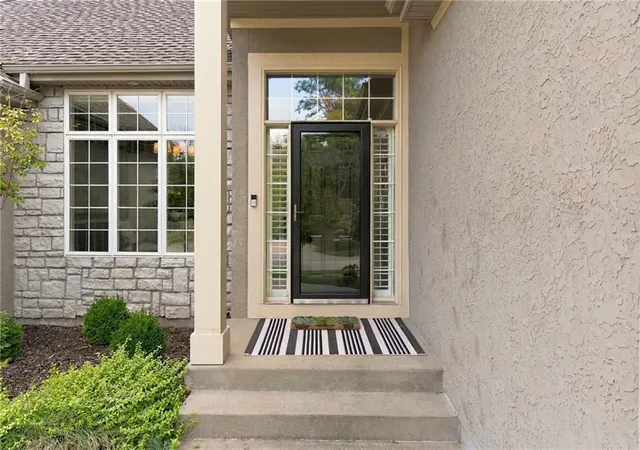 Photo 4 of Sale Pending at 12521 Grand Ave, Kansas City, MO 64145 | MLS# 2640692 | Listing updated on 2026-09-26