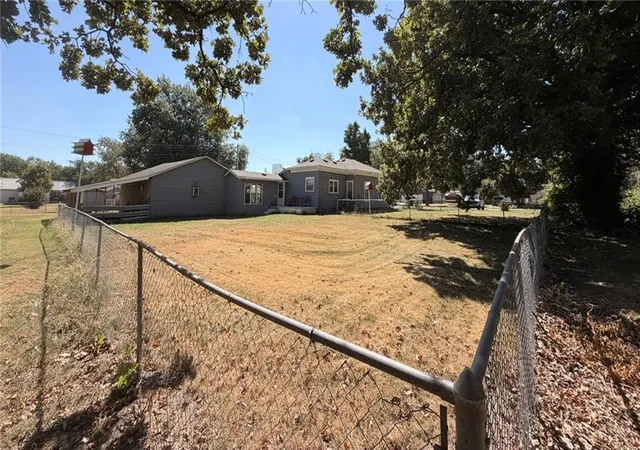 Photo 2 of Single family home for sale at 204 E Maple St, Girard, KS 66743 | MLS# 2640694 | Listing updated on 2026-09-29