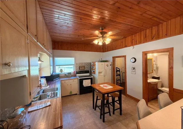Photo 3 of Single family home for sale at 204 E Maple St, Girard, KS 66743 | MLS# 2640694 | Listing updated on 2026-09-29
