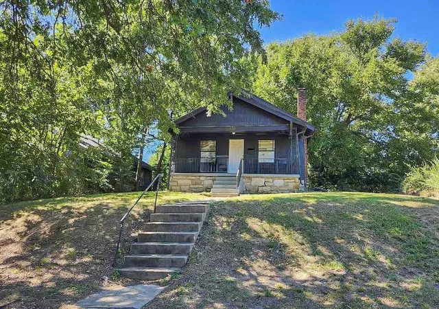Single family home for sale at 5508 Garfield Ave, Kansas City, MO 64130 | MLS# 2640700