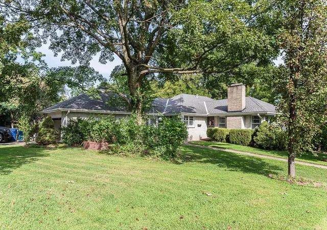 Photo 2 of Sale Pending at 5090 Outlook St, Mission, KS 66202 | MLS# 2640702 | Listing updated on 2026-09-13