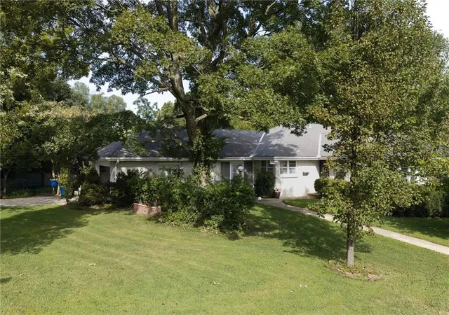 Photo 3 of Sale Pending at 5090 Outlook St, Mission, KS 66202 | MLS# 2640702 | Listing updated on 2026-09-13