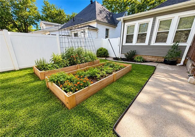 Photo 4 of Single family home for sale at 403 Dal Whi Mo Ct, Sedalia, MO 65301 | MLS# 2640704 | Listing updated on 2026-09-23
