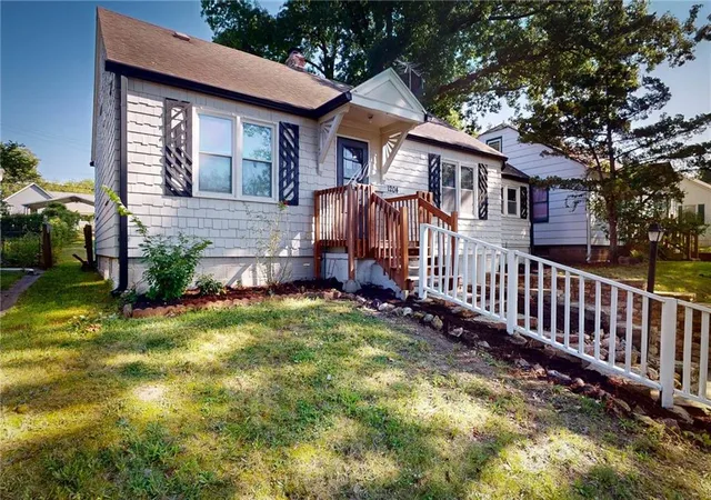 Photo 3 of Single family home for sale at 1204 Olive St, Leavenworth, KS 66048 | MLS# 2640709 | Listing updated on 2026-09-05