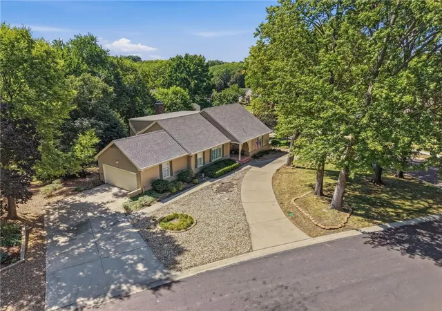 Photo 3 of Single family home for sale at 7507 W 101 Terrace, Overland Park, KS 66212 | MLS# 2640715 | Listing updated on 2026-09-17