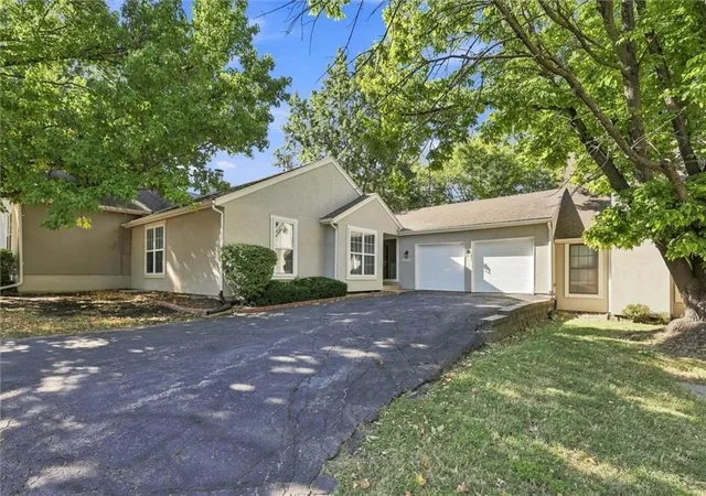 Photo 1 of Sale Pending at 10752 Oakmont St, Overland Park, KS 66210 | MLS# 2640716 | Listing updated on 2026-09-06