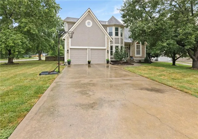 Photo 2 of Sale Pending at 5124 Noble St, Shawnee, KS 66226 | MLS# 2640717 | Listing updated on 2026-09-23