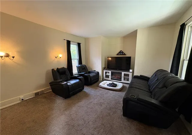 Photo 3 of Single family home for sale at 805 W Main St, Savannah, MO 64485 | MLS# 2640729 | Listing updated on 2026-09-28