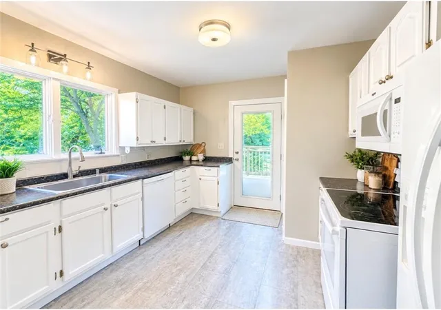Photo 2 of Single family home for sale at 1424 N Mulberry St, Maryville, MO 64468 | MLS# 2640737 | Listing updated on 2026-09-05
