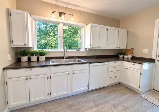 Photo 3 of Single family home for sale at 1424 N Mulberry St, Maryville, MO 64468 | MLS# 2640737 | Listing updated on 2026-09-05