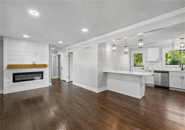 Photo 3 of Single family home for sale at 10015 E 31st Street, Independence, MO 64052 | MLS# 2640738 | Listing updated on 2026-09-06