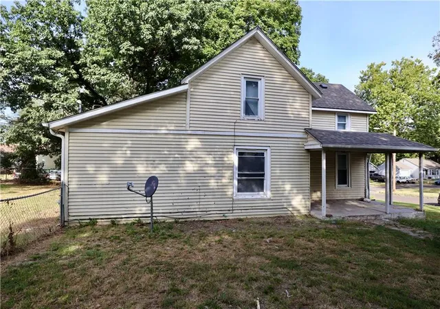 Photo 3 of Single family home for sale at 802 Locust St, Eudora, KS 66025 | MLS# 2640740 | Listing updated on 2026-09-25